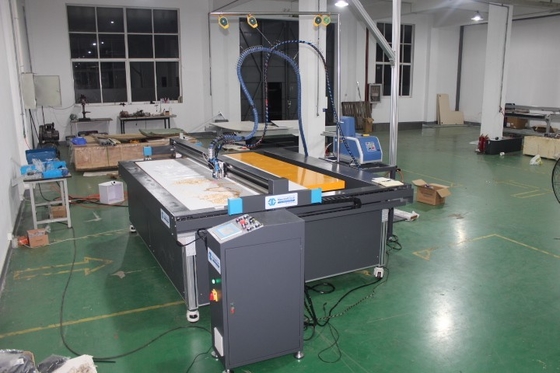 150W XY Glue Plotter For Display With 0.2 - 0.8mm Nozzle Diameter And 1 Year Warranty