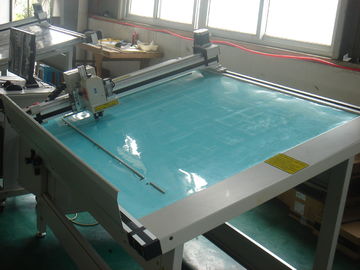 Marco principal de la foto del ahorrador que hace máquina el uso fácil para el corte de la caligrafía 3D