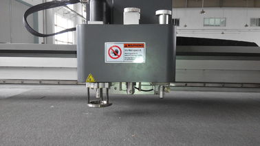 Cortadora de la caja de papel del motor servo/máquina del cortador de cartulina para el tablero del panal